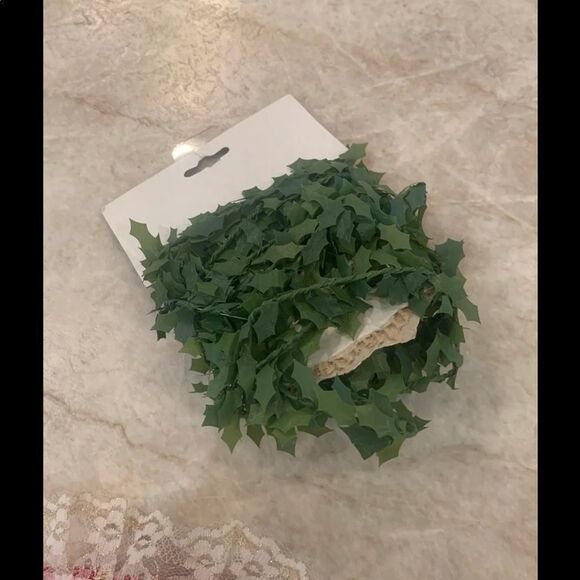 Min Christmas Tree Skirt with Garlands - Picture 3 of 4